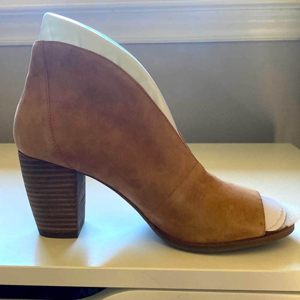 NWT Lucky Brand open toed bootie